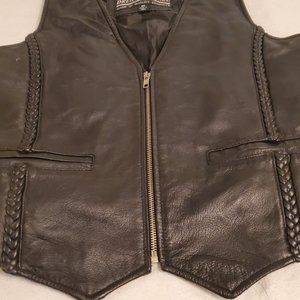 Woman Leather Motorcycle vest. Two front pockets/Two inside pockets